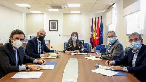 La alcaldesa de la ciudad, Susana Pérez Quislant, firma un convenio de colaboración con los rectores de las cuatro universidades de la ciudadRRF19/10/2021