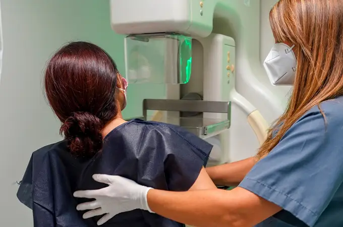 El autocontrol de la compresión mamaria por parte de la paciente durante la mamografía mejoraría la tasa de participación en este programada de cribado