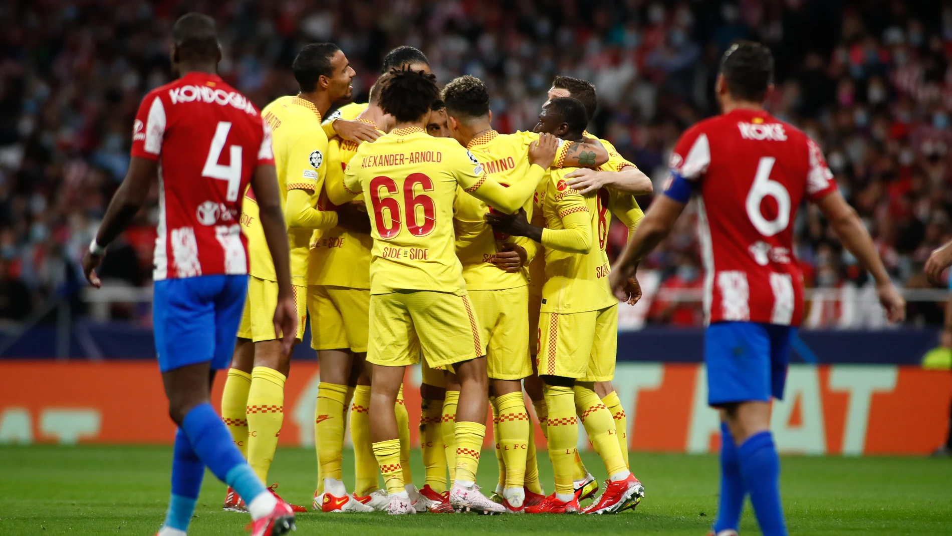 Los jugadores del Liverpool celebran uno de los goles que le marcaron al Atlético