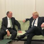 Ignacio Galán, presidente de Iberdrola, junto al primer ministro de Reino Unido, Boris Johnson