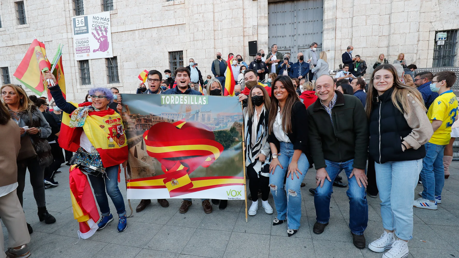 Fans de Vox con banderas de España en un acto reciente en Valladolid
