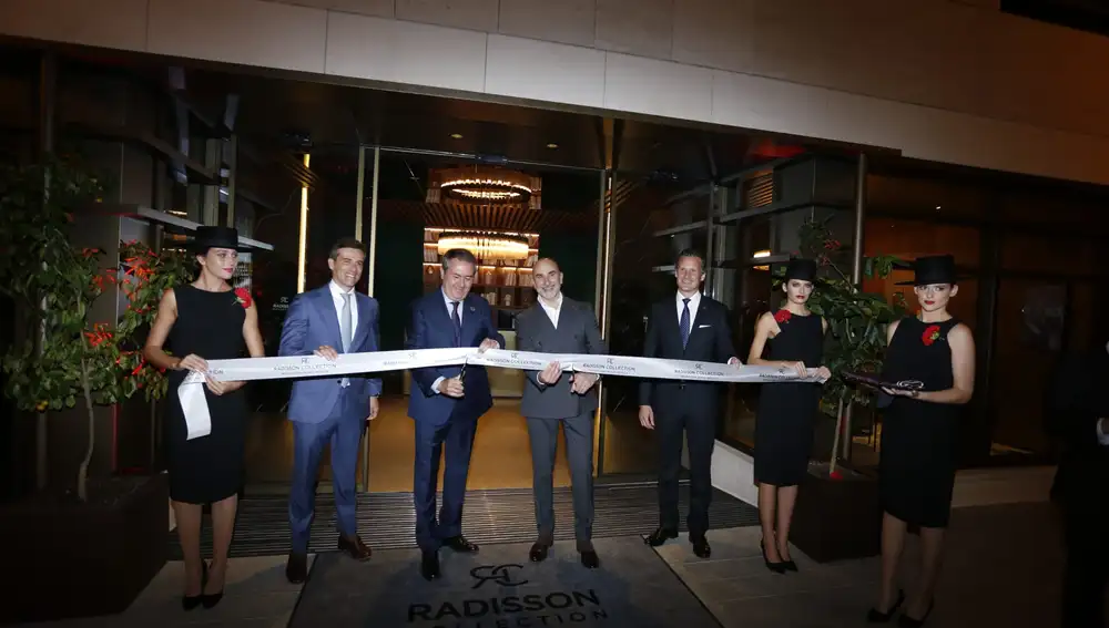 Espadas cortó la cinta de inauguración del Radisson Collection Hotel Magdalena