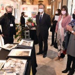 El presidente de las Cortes, Luis Fuentes; la presidenta del IMC, Rosario Pérez, y la directora de Librarte, Elvira Rilova, inauguran la sexta edición de "Librarte, Feria del Libro de Artista de Castilla y León"