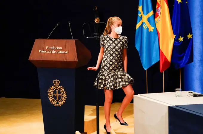Carmen Lomana: “En España hay que explicar por qué te compras un vestido de 6.000 euros y no un Ferrari”