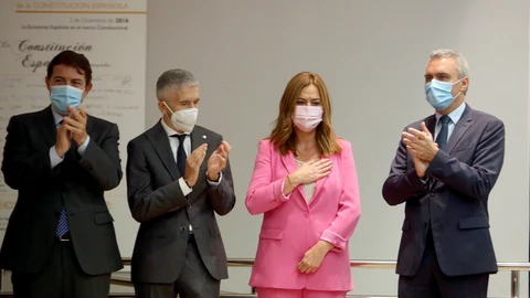 La delegada del Gobierno en Castilla y León, Virginia Barcones, tras tomar posesión de su cargo junto a Grande Marlaska, el presidente Alfonso Fernández Mañueco y Javier Izquierdo