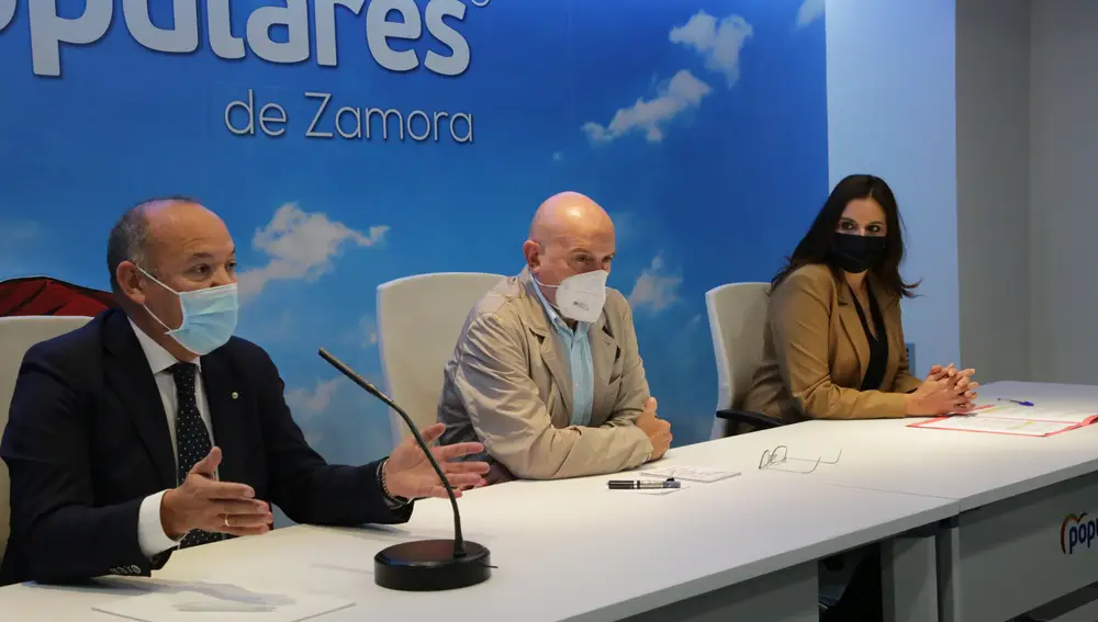 El consejero de agricultura de reúne con los representantes del sector agrícola de Zamora