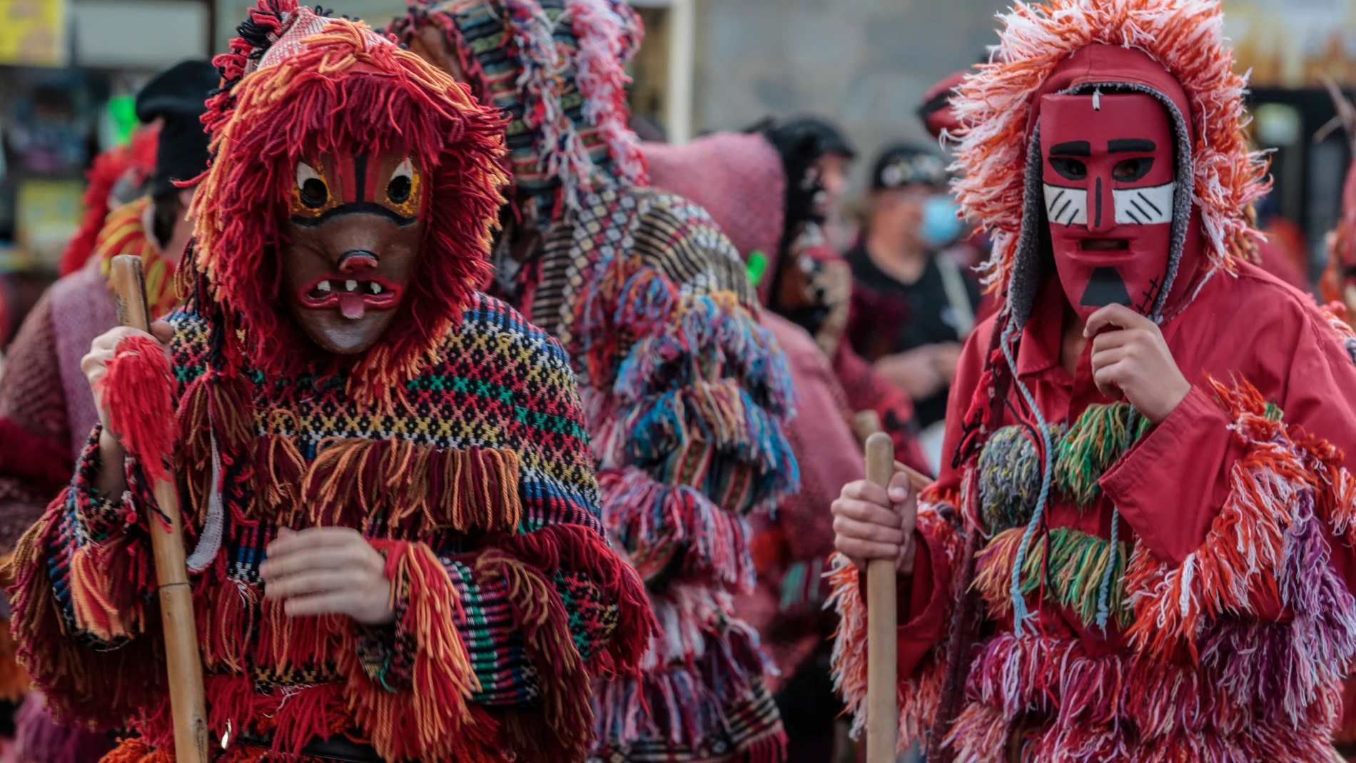 Desfile de mascarados y quema de un mascarado con motivo de la celebración del I Congreso Internacional de Carnaval