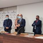 El consejero de Cultura y Turismo, Javier Ortega, interviene en las V Jornadas Técnicas internacionales de Sumillería, en el castillo de Peñafiel, junto a alcalde Roberto Díez y el presidente de los sumilleres, Pablo Martín, entre otros