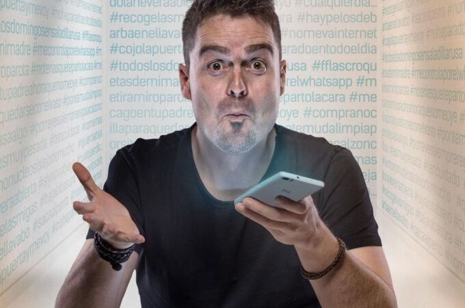 Alex Clavero, en el cartel de su espectáculo "Mi madre es trending topic"