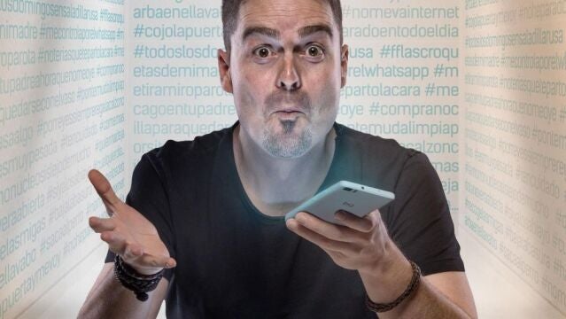 Alex Clavero, en el cartel de su espectáculo "Mi madre es trending topic"