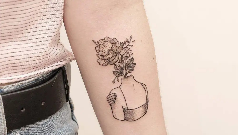 Tatuaje con flores