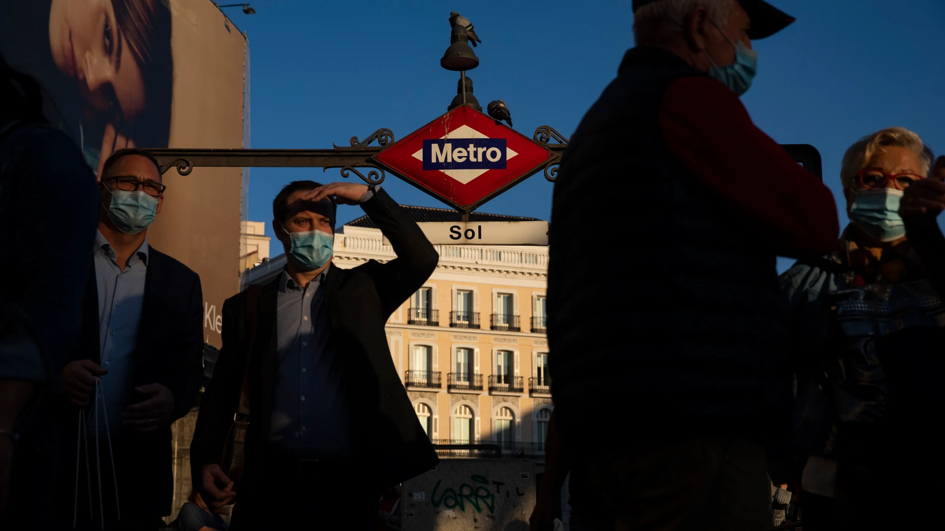 Puerta del Sol de Madrid. Imagen de una de las bocas de Metro de la plaza.