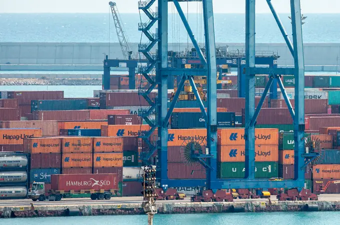 Los costes del transporte marítimo entre Asia y Europa suman hasta tres semanas a la baja