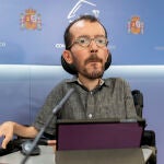 El portavoz de Unidas Podemos, Pablo Echenique, en una rueda de prensa