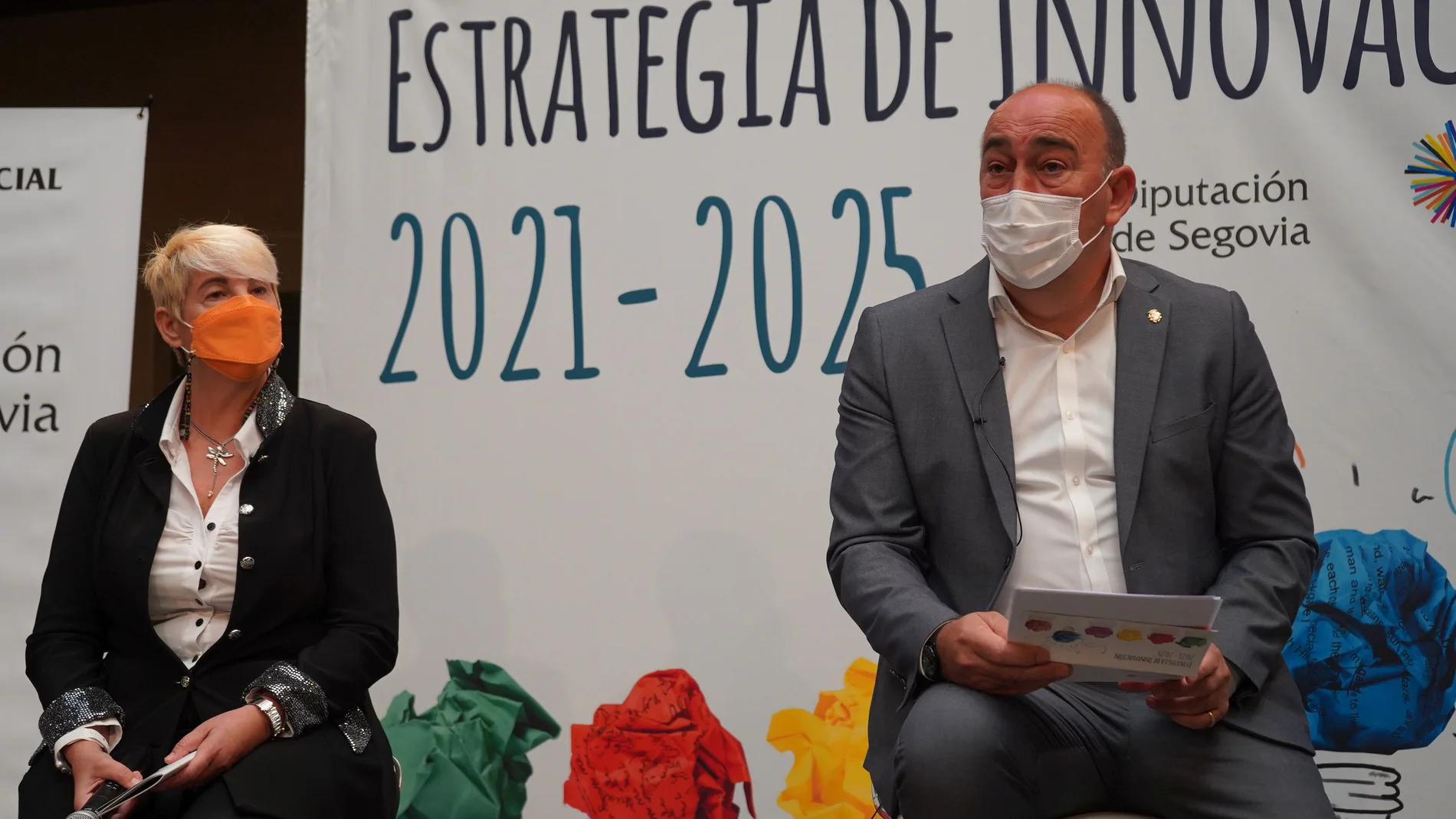 El presidente de la Diputación de Segovia, Miguel Ángel de Vicente, presenta la Estrategia de Innovación 2021-2025 junto a la jefe de Servicio del Área Social, Mar Martínez