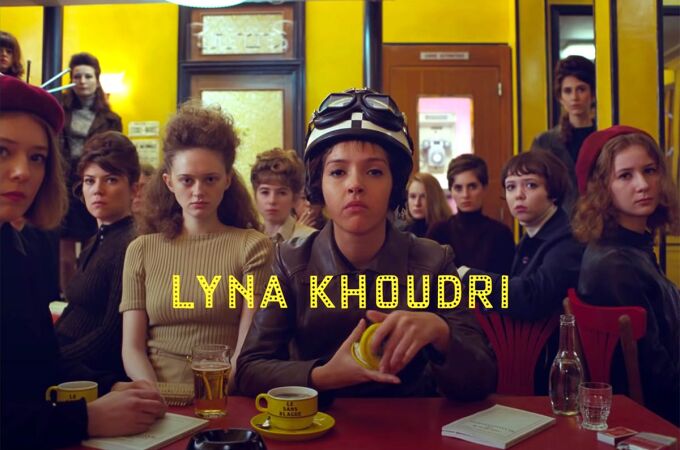 La actriz argelina Lyna Khoudri protagoniza uno de los segmentos de "La crónica francesa" junto a Timothée Chalamet y Frances McDormand