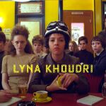 La actriz argelina Lyna Khoudri protagoniza uno de los segmentos de "La crónica francesa" junto a Timothée Chalamet y Frances McDormand