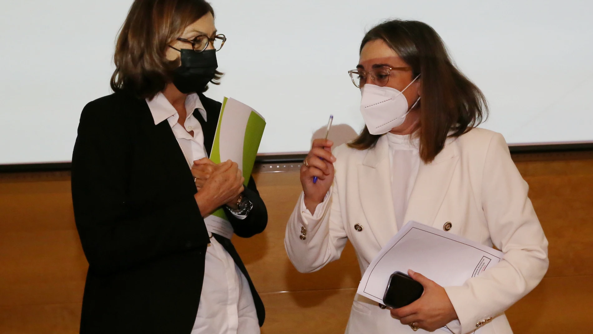 La directora general de Desarrollo Rural, María González, durante la jornada nacional de AMCAE "Mujeres cooperativistas"