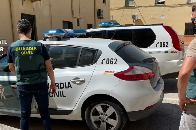 Investigan la muerte de un hombre en una avenida de Roquetas de Mar (Almería)