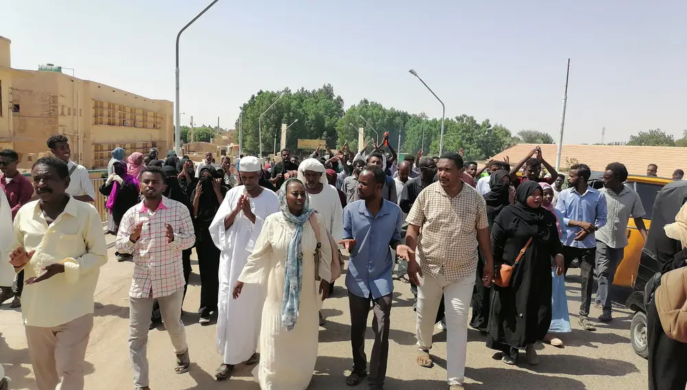 Los sudaneses han salido en masa a las calles para frenar el golpe militar