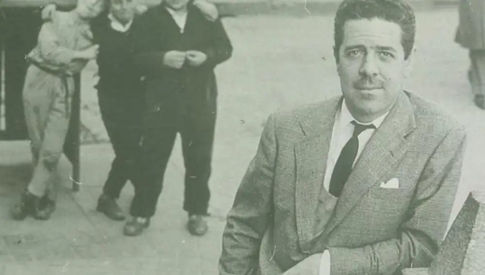 Luis García-Berlanga (derecha), en los primeros días de la Escuela Oficial de Cine