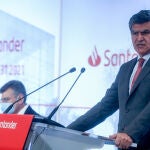 El consejero delegado del Banco Santader, José Antonio Álvarez Álvarez, interviene durante la presentación de los resultados correspondientes al tercer trimestre de 2021