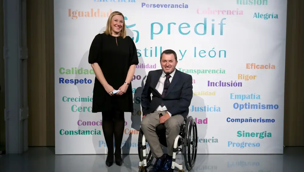 La consejera de Familia, Isabel Blanco, junto al presidente de Predif en Castilla y León, Francisco Sardón