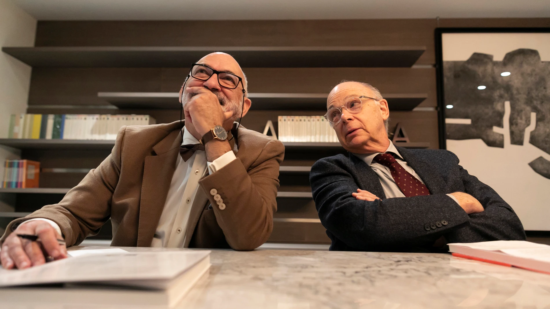 Los historiadores Alfredo Alvar Ezquerra (izda.) y Enrique Krauze en la nueva sede de la Fundación Banco Santander