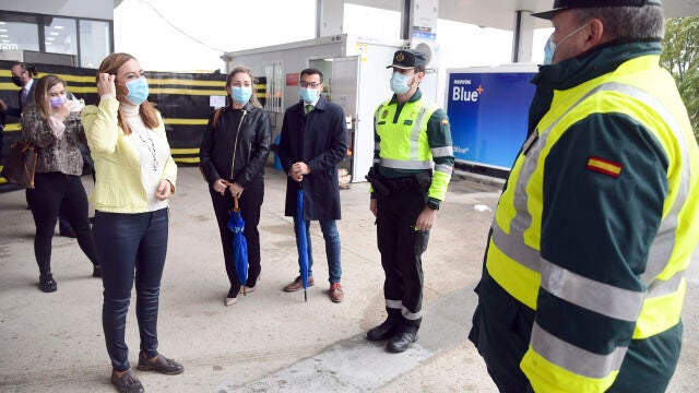 La delegada del Gobierno en Castilla y León, Virginia Barcones, la coordinadora de la DGT, Inmaculada Matías, y el jefe del Sector de Tráfico-ATGC, Francisco Iturralde, presentan la operación especial de tráfico del puente de Todos los Santos en la Comunidad