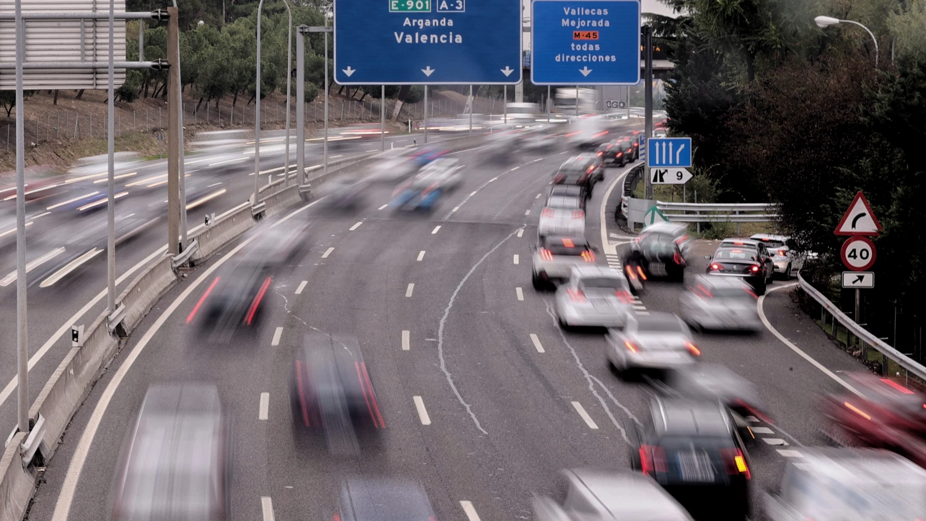 Tráfico en la carretera A-3, a 29 de octubre de 2021, en Madrid (España) | Fuente: Eduardo Parra / Europa Press