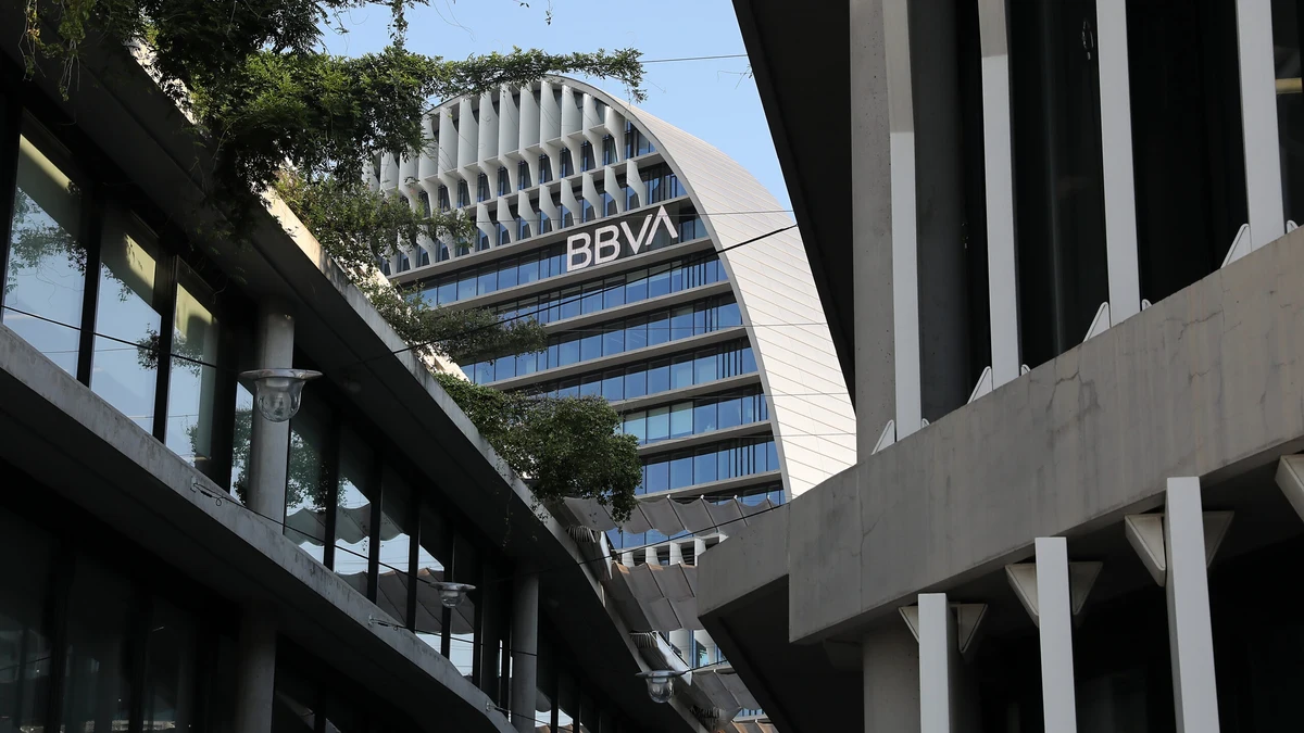 Los analistas suspenden la OPA del BBVA contra el Sabadell: «No es un buen movimiento, no hay ventajas»
