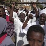 Manifestantes protestan en Jartum contra el golpe militar