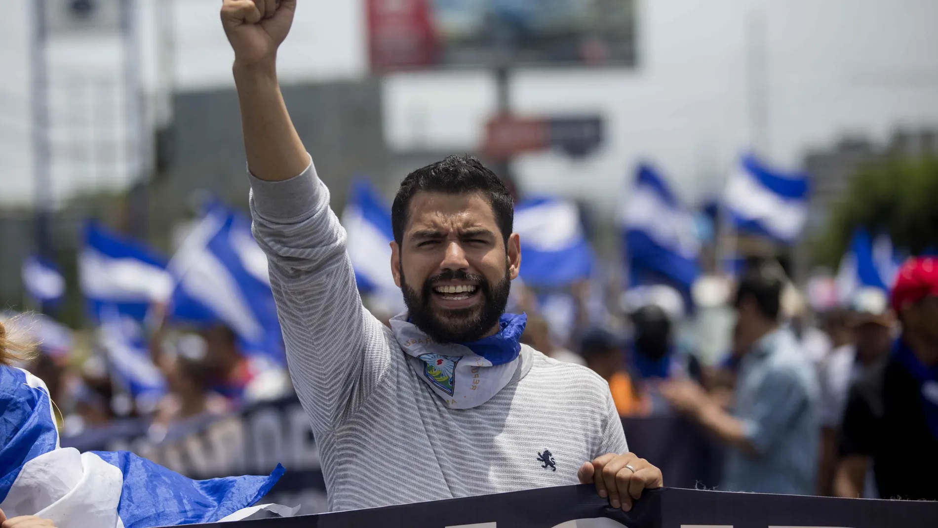 Centenares de personas mientras participan en las marchas "Masaya Florecerá" y "Solo el Pueblo Salva al Pueblo", durante el día numero 95 de protestas contra el gobierno de Daniel Ortega, en Managua