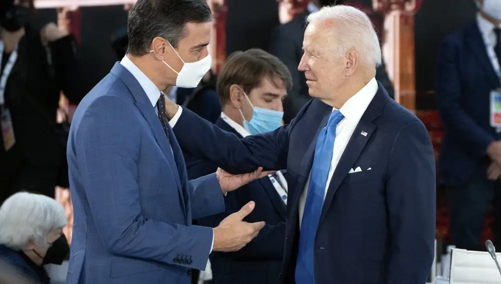Joe Biden y Pedro Sánchez en Roma en el G20