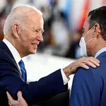 Joe Biden con Pedro Sánchez en la cumbre del G20 en Roma