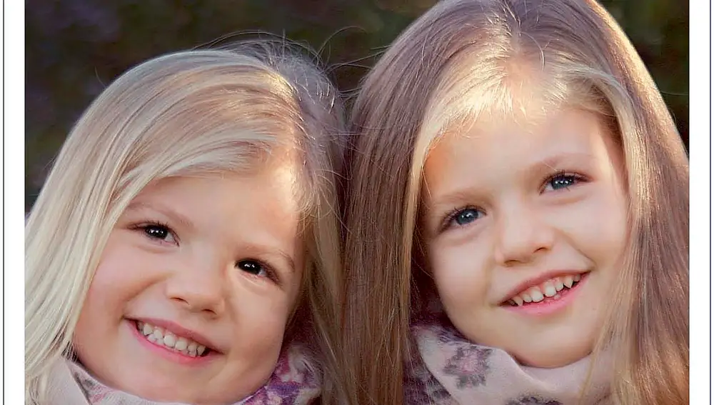La felicitación de Navidad de 2020 de los entonces príncipes de Asturias, don Felipe y doña Letizia, con la fotografía de sus hijas la princesa Leonor y la infanta Sofía