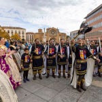 Desfile de Moros y Cristianos por las calles de Ávila, una de las actividades programadas de los actos de Plantá y Cremá de una Falla