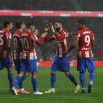 Los jugadores del Atlético celebran el segundo gol que marcaron al Betis