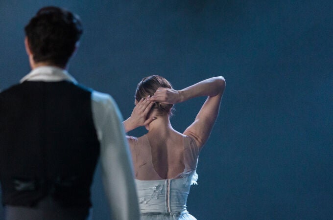 En "Hasta el alba", Horacio Alcalá nos lleva hasta el corazón de la Compañía Nacional de Danza