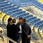 El director de fútbol del Barcelona, Mateu Alemany y el vicepresidente deportivo, Rafa Yuste viajaron a Qatar a fichar a Xavi