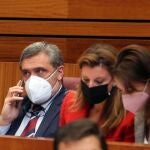 El procurador de Por Ávila, Pedro Pascual, impulsor de la iniciativa para que la reanimación cardiopulmonar entre en las aulas, en un momento del pleno