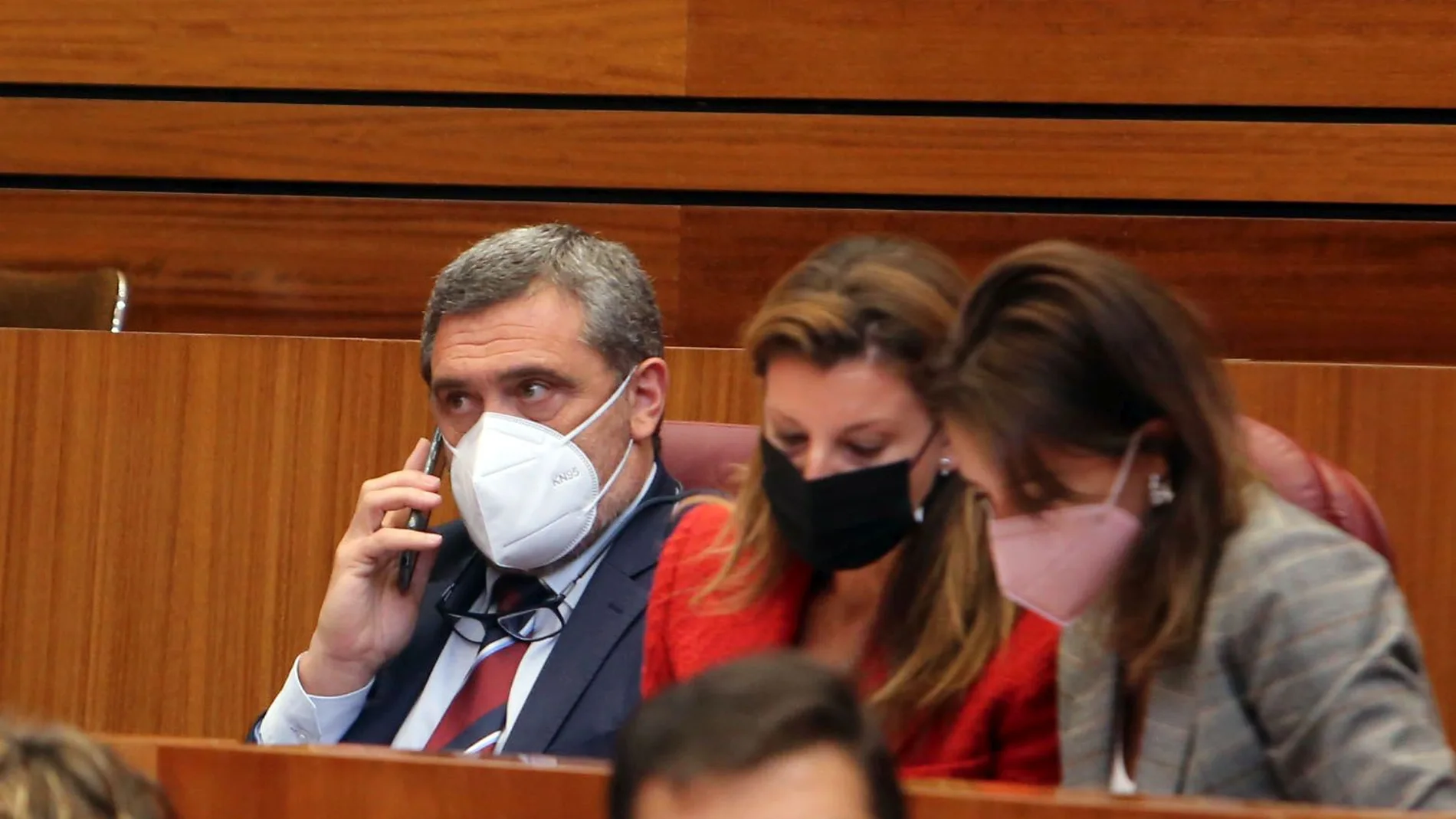El procurador de Por Ávila, Pedro Pascual, impulsor de la iniciativa para que la reanimación cardiopulmonar entre en las aulas, en un momento del pleno