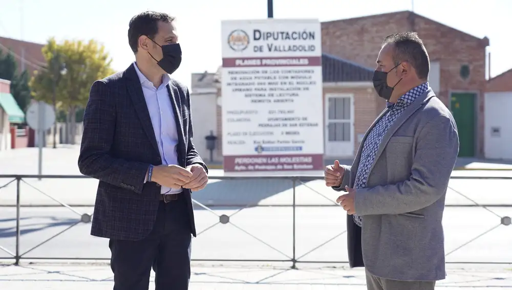 El presidente de la Diputación de Valladolid, Conrado Íscar, durante la visita al municipio vallisoletano