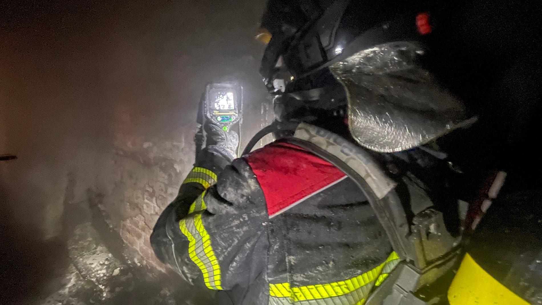 Intoxicado un varón de 49 años en el incendio de una vivienda abandonada en la calle Pérez Galdós de León