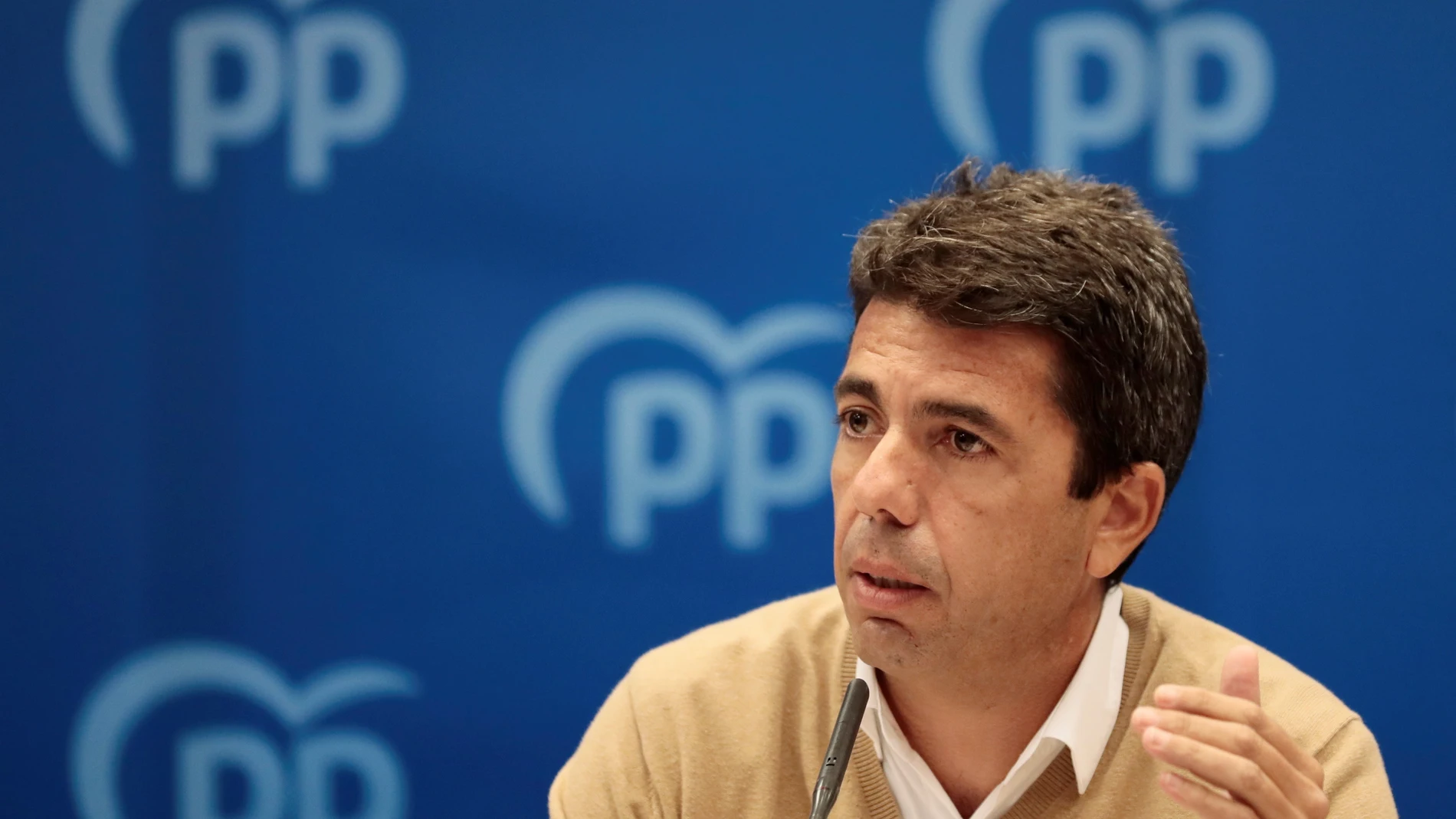 El presidente del PPCV, Carlos Mazón, durante su comparecencia en rueda de prensa este jueves para analizar el proyecto de Presupuestos de la Generalitat de 2022.