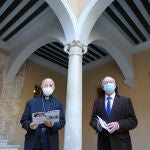 El cardenal arzobispo de Valladolid, Ricardo Blázquez, acompañado del ecónomo de la Archidiócesis, José María Conde, informan de la memoria de actividades (celebrativa y educativa; pastoral y evangelizadora; caritativa y asistencial) de la iglesia de Valladolid, así como de su balance de ingresos y gastos del último año