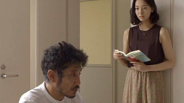 Un fotograma de "La ruleta de la fortuna y la fantasía", dirigida por Ryûsuke Hamaguchi