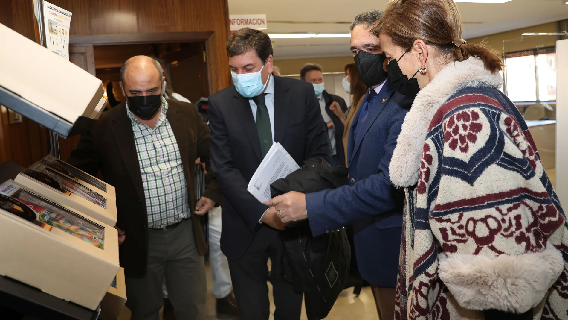 El consejero de Economía y Hacienda , Carlos Fernández Carriedo, presenta las medidas de apoyo económico de la Plataforma Financiera y ayudas en materia energética
