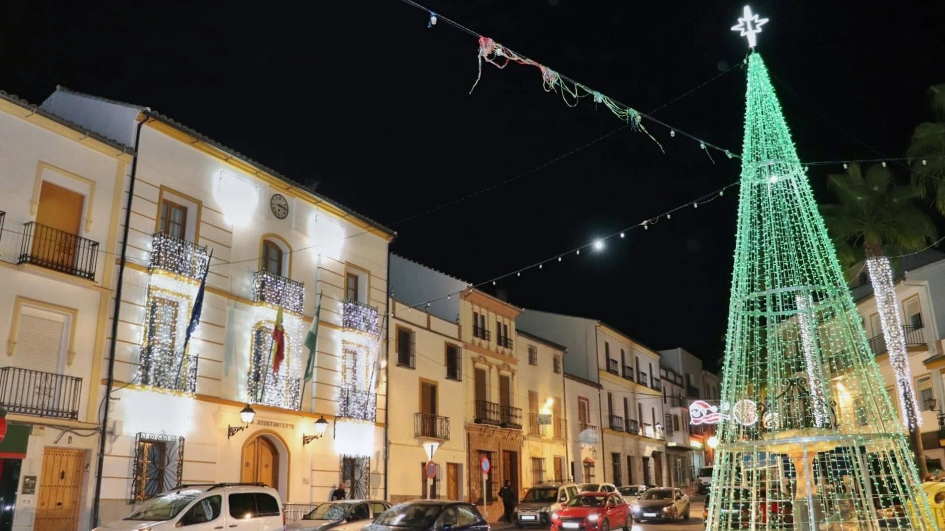 El municipio malagueño de Alameda ha adelantado la llegada de la Navidad casi dos meses. EFE/ Daniel Luque