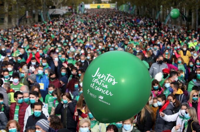 Más de 40.000 personas participan en la 'X Marcha contra el cáncer' en Valladolid